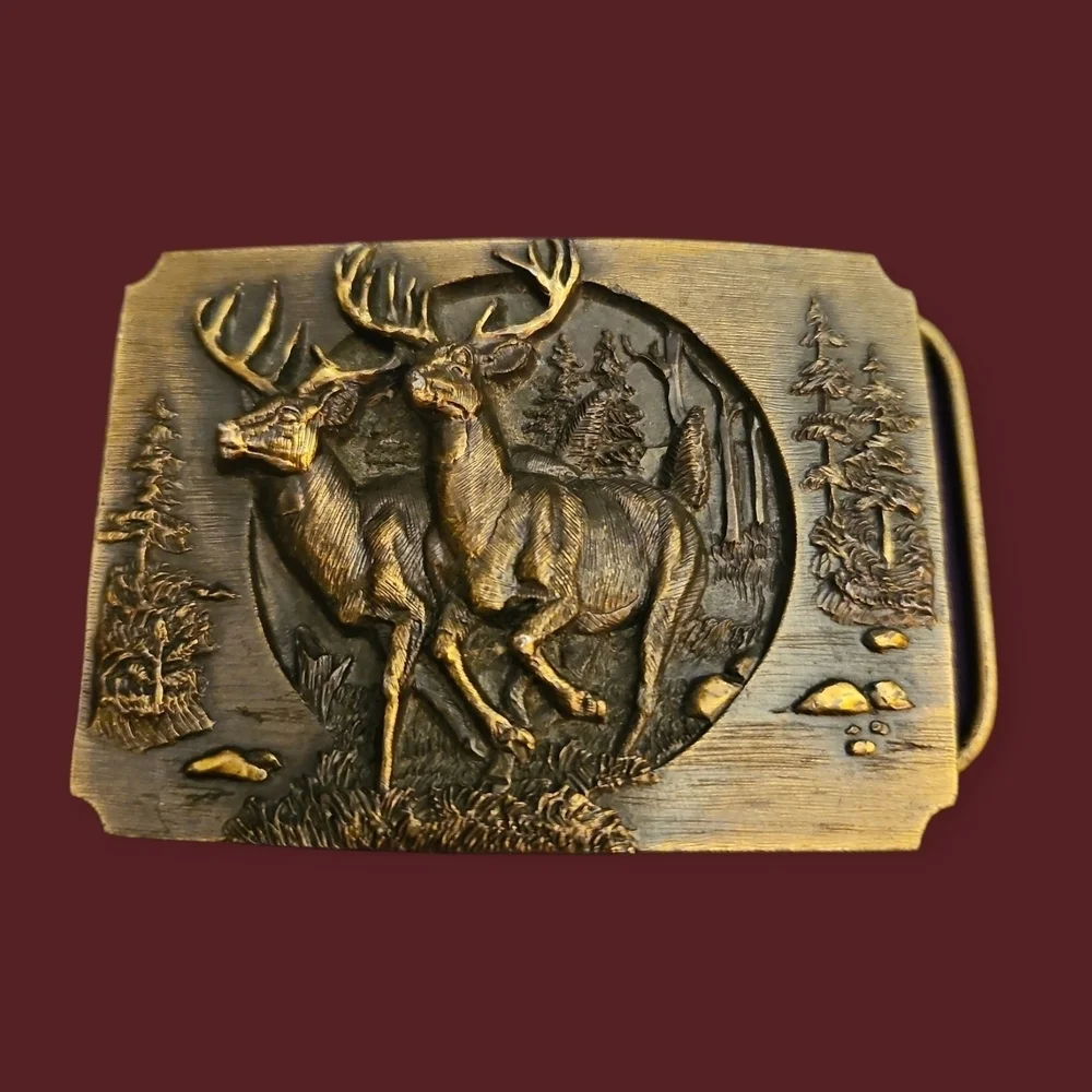 Vtg BERGAMOT 1990 Elk Deer Hunter Outdoorsman Belt Buckle